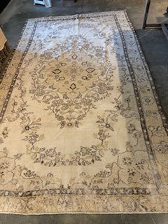 Turkish Rug 5.77' x 10.20'